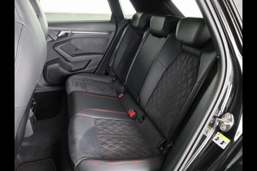 Audi A3 Sportback 40 TFSI e S edition 204 pk S-tronic | Nieuw Mode!!| Verlengde garantie | Navigatie | Trekhaak (afneembaar) | Parkeersensoren (Park assist) | Adaptieve cruise control | Stoelverwarming | S-line | Audi A3 Sportback 40 TFSI e S edition 204 pk S-tronic | Nieuw Mode!!| Verlengde garantie | Navigatie | Trekhaak (afneembaar) | Parkeersensoren (Park assist) | Adaptieve cruise control | Stoelverwarming | S-line |