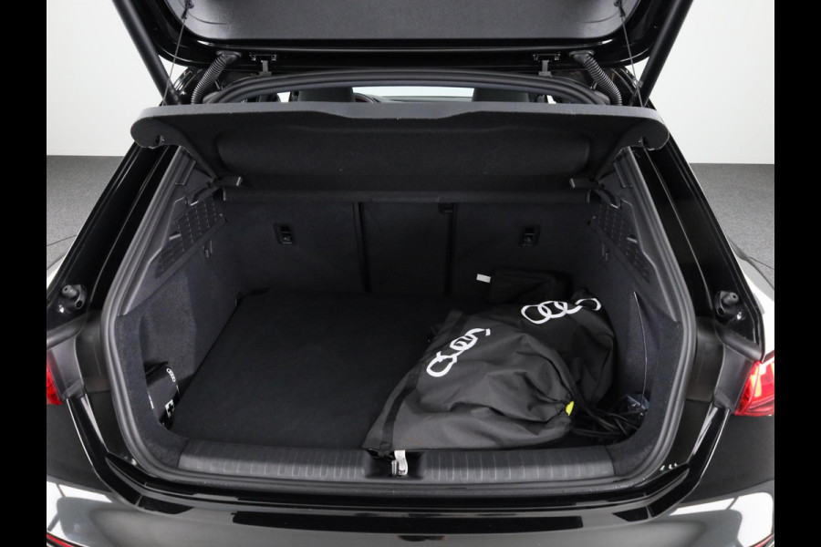 Audi A3 Sportback 40 TFSI e S edition 204 pk S-tronic | Nieuw Mode!!| Verlengde garantie | Navigatie | Trekhaak (afneembaar) | Parkeersensoren (Park assist) | Adaptieve cruise control | Stoelverwarming | S-line | Audi A3 Sportback 40 TFSI e S edition 204 pk S-tronic | Nieuw Mode!!| Verlengde garantie | Navigatie | Trekhaak (afneembaar) | Parkeersensoren (Park assist) | Adaptieve cruise control | Stoelverwarming | S-line |