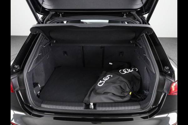 Audi A3 Sportback 40 TFSI e S edition 204 pk S-tronic | Nieuw Mode!!| Verlengde garantie | Navigatie | Trekhaak (afneembaar) | Parkeersensoren (Park assist) | Adaptieve cruise control | Stoelverwarming | S-line | Audi A3 Sportback 40 TFSI e S edition 204 pk S-tronic | Nieuw Mode!!| Verlengde garantie | Navigatie | Trekhaak (afneembaar) | Parkeersensoren (Park assist) | Adaptieve cruise control | Stoelverwarming | S-line |