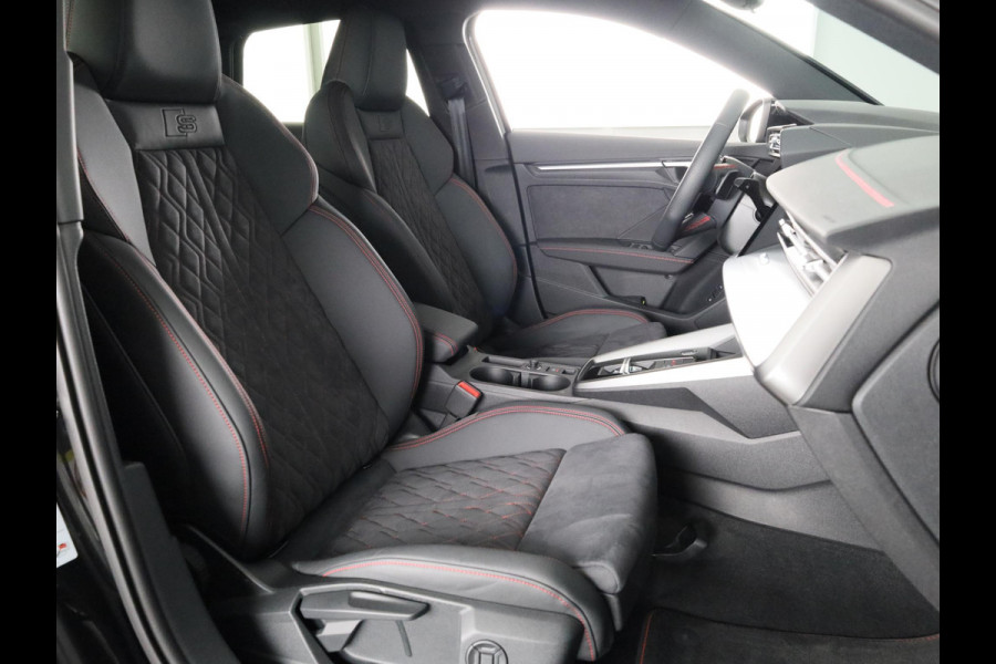Audi A3 Sportback 40 TFSI e S edition 204 pk S-tronic | Nieuw Mode!!| Verlengde garantie | Navigatie | Trekhaak (afneembaar) | Parkeersensoren (Park assist) | Adaptieve cruise control | Stoelverwarming | S-line | Audi A3 Sportback 40 TFSI e S edition 204 pk S-tronic | Nieuw Mode!!| Verlengde garantie | Navigatie | Trekhaak (afneembaar) | Parkeersensoren (Park assist) | Adaptieve cruise control | Stoelverwarming | S-line |