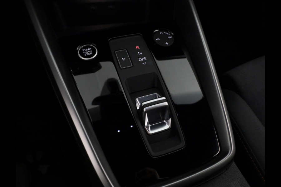 Audi A3 Sportback 40 TFSI e S edition 204 pk S-tronic | Nieuw Mode!!| Verlengde garantie | Navigatie | Trekhaak (afneembaar) | Parkeersensoren (Park assist) | Adaptieve cruise control | Stoelverwarming | S-line | Audi A3 Sportback 40 TFSI e S edition 204 pk S-tronic | Nieuw Mode!!| Verlengde garantie | Navigatie | Trekhaak (afneembaar) | Parkeersensoren (Park assist) | Adaptieve cruise control | Stoelverwarming | S-line |