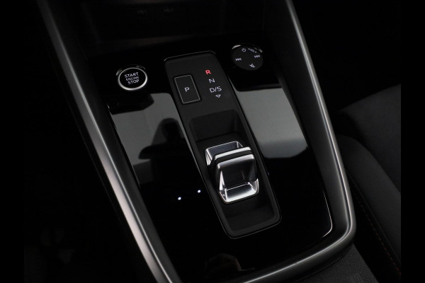 Audi A3 Sportback 40 TFSI e S edition 204 pk S-tronic | Nieuw Mode!!| Verlengde garantie | Navigatie | Trekhaak (afneembaar) | Parkeersensoren (Park assist) | Adaptieve cruise control | Stoelverwarming | S-line | Audi A3 Sportback 40 TFSI e S edition 204 pk S-tronic | Nieuw Mode!!| Verlengde garantie | Navigatie | Trekhaak (afneembaar) | Parkeersensoren (Park assist) | Adaptieve cruise control | Stoelverwarming | S-line |