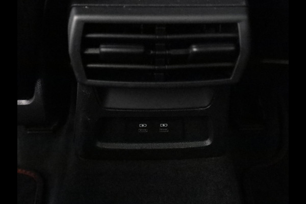 Audi A3 Sportback 40 TFSI e S edition 204 pk S-tronic | Nieuw Mode!!| Verlengde garantie | Navigatie | Trekhaak (afneembaar) | Parkeersensoren (Park assist) | Adaptieve cruise control | Stoelverwarming | S-line | Audi A3 Sportback 40 TFSI e S edition 204 pk S-tronic | Nieuw Mode!!| Verlengde garantie | Navigatie | Trekhaak (afneembaar) | Parkeersensoren (Park assist) | Adaptieve cruise control | Stoelverwarming | S-line |