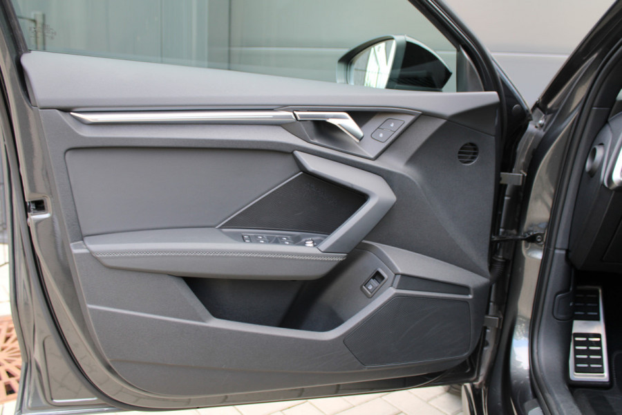 Audi A3 Sportback 45 TFSI e S edition Competition | NAP | BTW | PANO | S-LINE | CARPLAY | Audi A3 Sportback 45 TFSI e S edition Competition | NAP | BTW | PANO | S-LINE | CARPLAY |