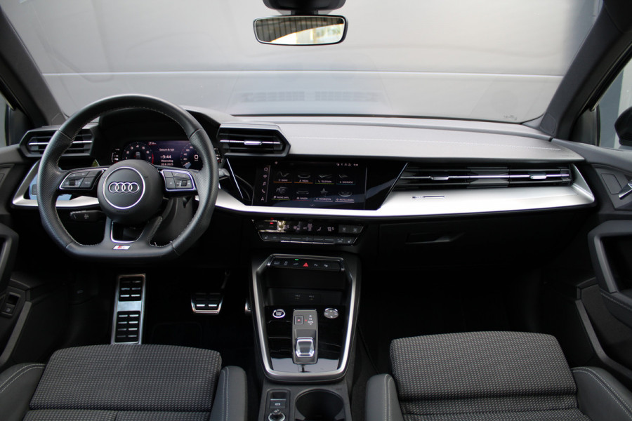 Audi A3 Sportback 45 TFSI e S edition Competition | NAP | BTW | PANO | S-LINE | CARPLAY | Audi A3 Sportback 45 TFSI e S edition Competition | NAP | BTW | PANO | S-LINE | CARPLAY |