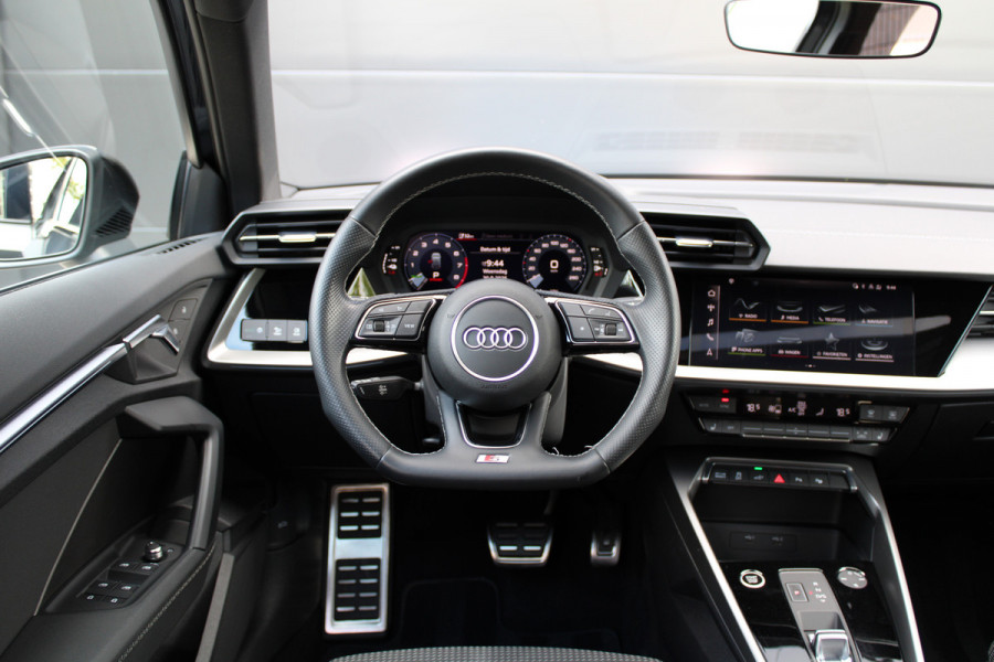 Audi A3 Sportback 45 TFSI e S edition Competition | NAP | BTW | PANO | S-LINE | CARPLAY | Audi A3 Sportback 45 TFSI e S edition Competition | NAP | BTW | PANO | S-LINE | CARPLAY |
