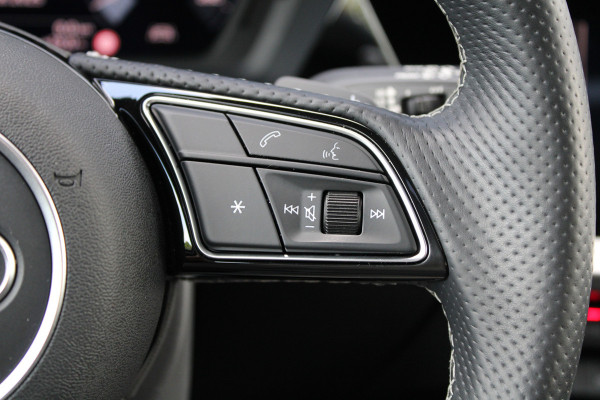 Audi A3 Sportback 45 TFSI e S edition Competition | NAP | BTW | PANO | S-LINE | CARPLAY | Audi A3 Sportback 45 TFSI e S edition Competition | NAP | BTW | PANO | S-LINE | CARPLAY |