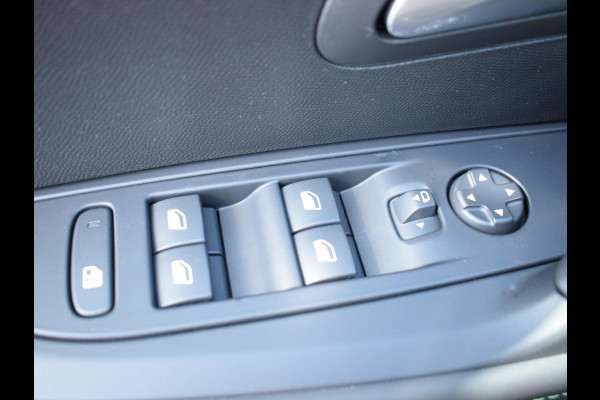 Peugeot 208 1.2 Hybrid 110 e-DCS6 GT ACHTERUITRIJCAMERA MET SENSOREN | NAVI & CARPLAY | E.C.C. | Peugeot 208 1.2 Hybrid 110 e-DCS6 GT ACHTERUITRIJCAMERA MET SENSOREN | NAVI & CARPLAY | E.C.C. |