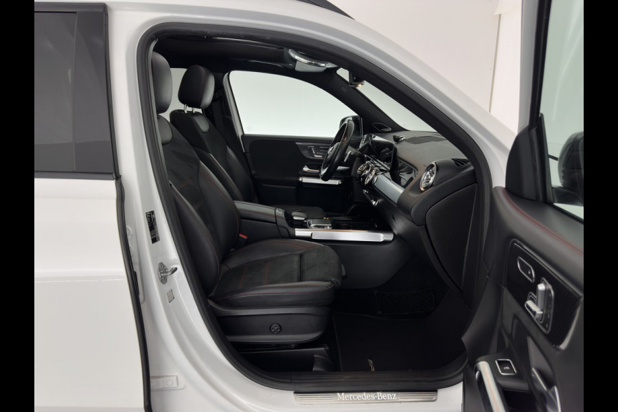 Mercedes-Benz Glb 250 4MATIC Premium Aut. *PANO | LEATHER-MICROFIBRE | FULL-LED | BURMESTER-SOUND | TOP-VIEW | ADAPTIVE-CRUISE | BLIND-SPOT | MEMORY-PACK | WIDESCREEN-COCKPIT | KEYLESS | HEATED-SPORTSEATS | AMBIENT-LIGHT | CARPL