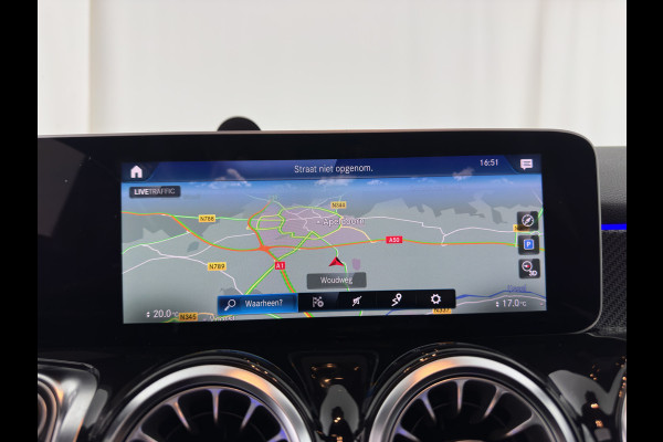 Mercedes-Benz Glb 250 4MATIC Premium Aut. *PANO | LEATHER-MICROFIBRE | FULL-LED | BURMESTER-SOUND | TOP-VIEW | ADAPTIVE-CRUISE | BLIND-SPOT | MEMORY-PACK | WIDESCREEN-COCKPIT | KEYLESS | HEATED-SPORTSEATS | AMBIENT-LIGHT | CARPL