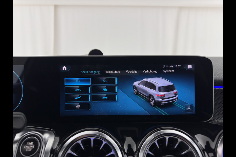 Mercedes-Benz Glb 250 4MATIC Premium Aut. *PANO | LEATHER-MICROFIBRE | FULL-LED | BURMESTER-SOUND | TOP-VIEW | ADAPTIVE-CRUISE | BLIND-SPOT | MEMORY-PACK | WIDESCREEN-COCKPIT | KEYLESS | HEATED-SPORTSEATS | AMBIENT-LIGHT | CARPL