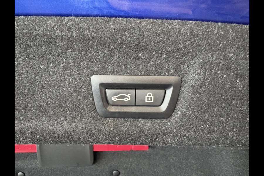 BMW 3-serie 330i M-Sport 260pk Automaat High Exec.Edition SCHUIFDAK/HARMANKARDON/LEDER/360CAMERA/HUD/19INCH