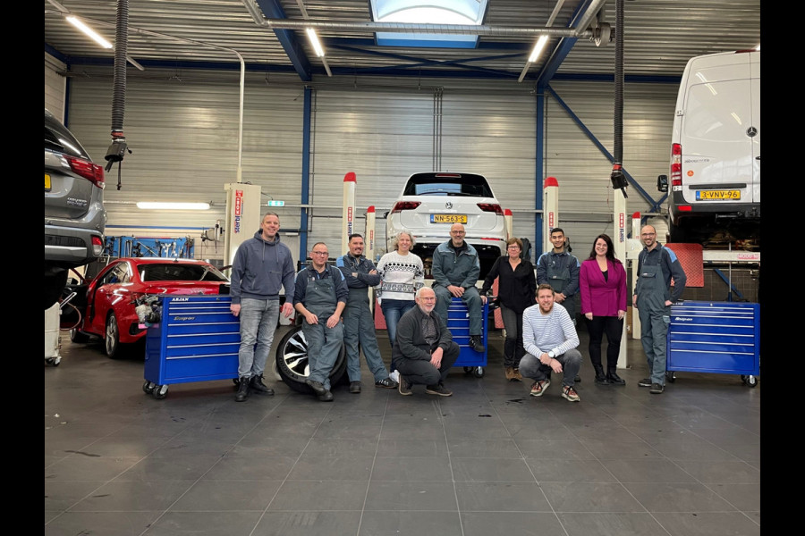 BMW 3-serie 330i M-Sport 260pk Automaat High Exec.Edition SCHUIFDAK/HARMANKARDON/LEDER/360CAMERA/HUD/19INCH