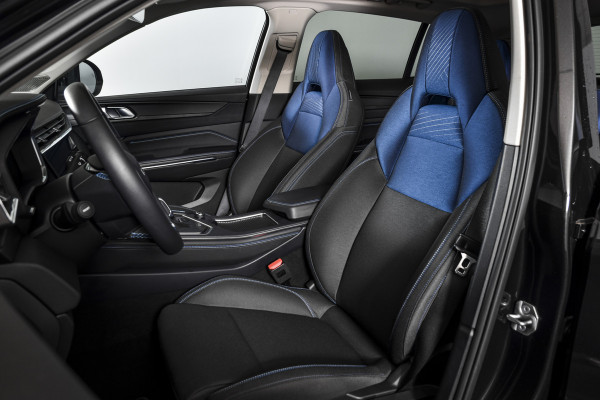 Lynk & Co 01 1.5 PHEV 261PK MY22 | 360 Camera | 7.4 kWh boordlader | S/K-panodak | Adapt. Cruise | Memory | Elek. klep | LM 20" | 5942