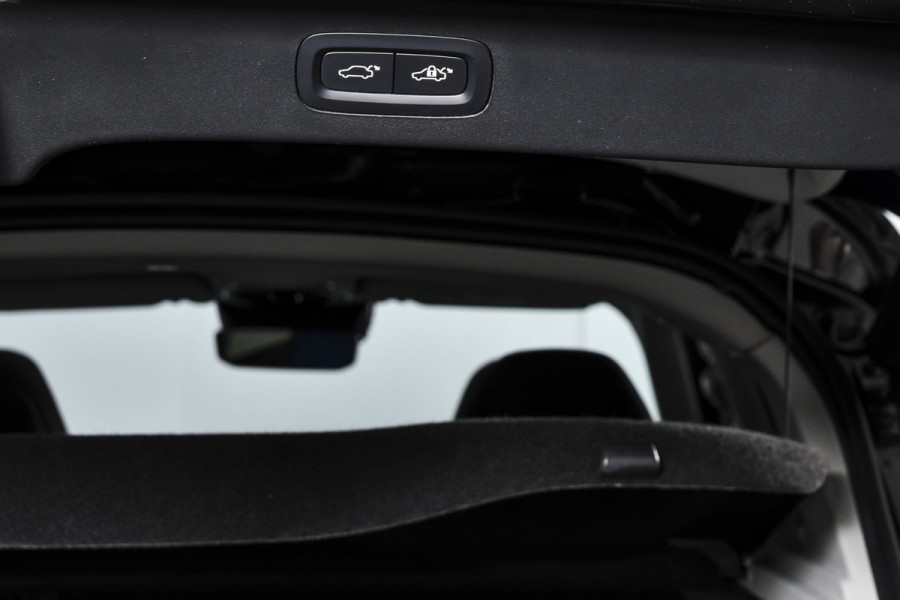 Lynk & Co 01 1.5 PHEV 261PK MY22 | 360 Camera | 7.4 kWh boordlader | S/K-panodak | Adapt. Cruise | Memory | Elek. klep | LM 20" | 5942