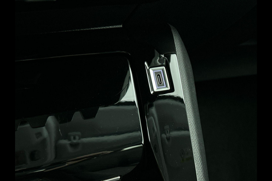 Peugeot 208 1.2 Hybrid 100PK Automaat Allure Navigatie Apple Carplay/Android Auto Airco Camera Parkeer sensoren Cruise Control LED