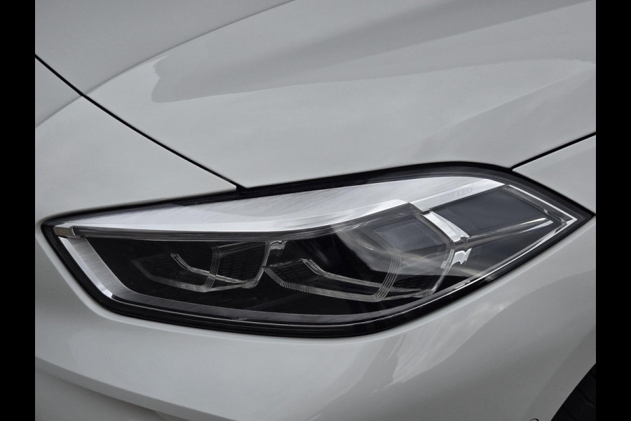 BMW 1-serie 118i High M SPORT | PANORAMA | CAMERA | LEDER | SPORTSTOELEN | 18 INCH LM VELGEN | TREKHAAK |