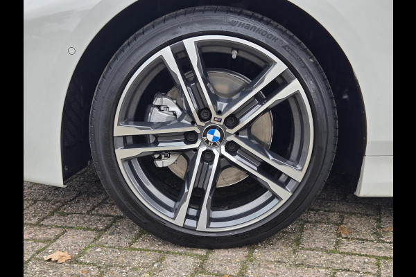 BMW 1-serie 118i High M SPORT | PANORAMA | CAMERA | LEDER | SPORTSTOELEN | 18 INCH LM VELGEN | TREKHAAK |