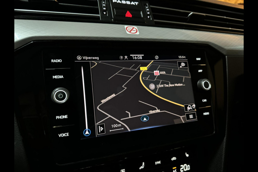 Volkswagen Passat Variant 1.5 TSI Business Garantie Elek. Trekhaak Carplay StoelVW Keyless ACC PDC Navi LED DAB Rijklaar Volkswagen Passat Variant 1.5 TSI Business Garantie Elek. Trekhaak Carplay StoelVW Keyless ACC PDC Navi LED DAB Rijklaar