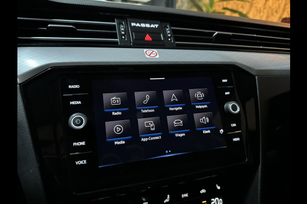 Volkswagen Passat Variant 1.5 TSI Business Garantie Elek. Trekhaak Carplay StoelVW Keyless ACC PDC Navi LED DAB Rijklaar Volkswagen Passat Variant 1.5 TSI Business Garantie Elek. Trekhaak Carplay StoelVW Keyless ACC PDC Navi LED DAB Rijklaar