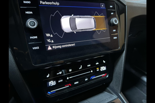 Volkswagen Passat Variant 1.5 TSI Business Garantie Elek. Trekhaak Carplay StoelVW Keyless ACC PDC Navi LED DAB Rijklaar Volkswagen Passat Variant 1.5 TSI Business Garantie Elek. Trekhaak Carplay StoelVW Keyless ACC PDC Navi LED DAB Rijklaar