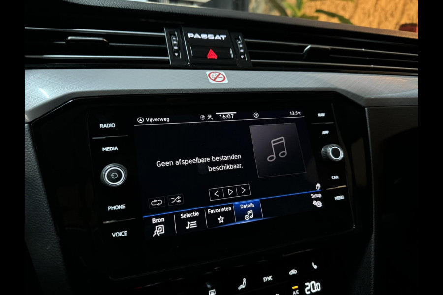Volkswagen Passat Variant 1.5 TSI Business Garantie Elek. Trekhaak Carplay StoelVW Keyless ACC PDC Navi LED DAB Rijklaar Volkswagen Passat Variant 1.5 TSI Business Garantie Elek. Trekhaak Carplay StoelVW Keyless ACC PDC Navi LED DAB Rijklaar