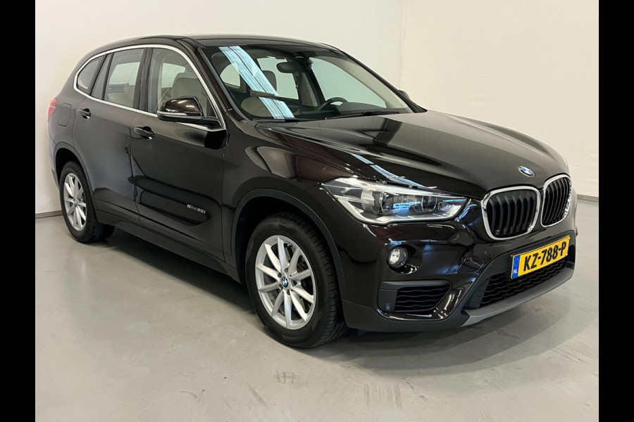 BMW X1 SDrive20i High Exe / NL-auto / Leder / Headup / Keyless