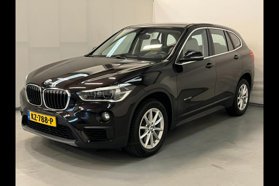 BMW X1 SDrive20i High Exe / NL-auto / Leder / Headup / Keyless