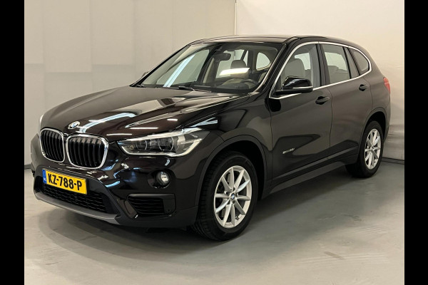 BMW X1 SDrive20i High Exe / NL-auto / Leder / Headup / Keyless