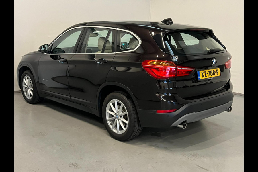 BMW X1 SDrive20i High Exe / NL-auto / Leder / Headup / Keyless