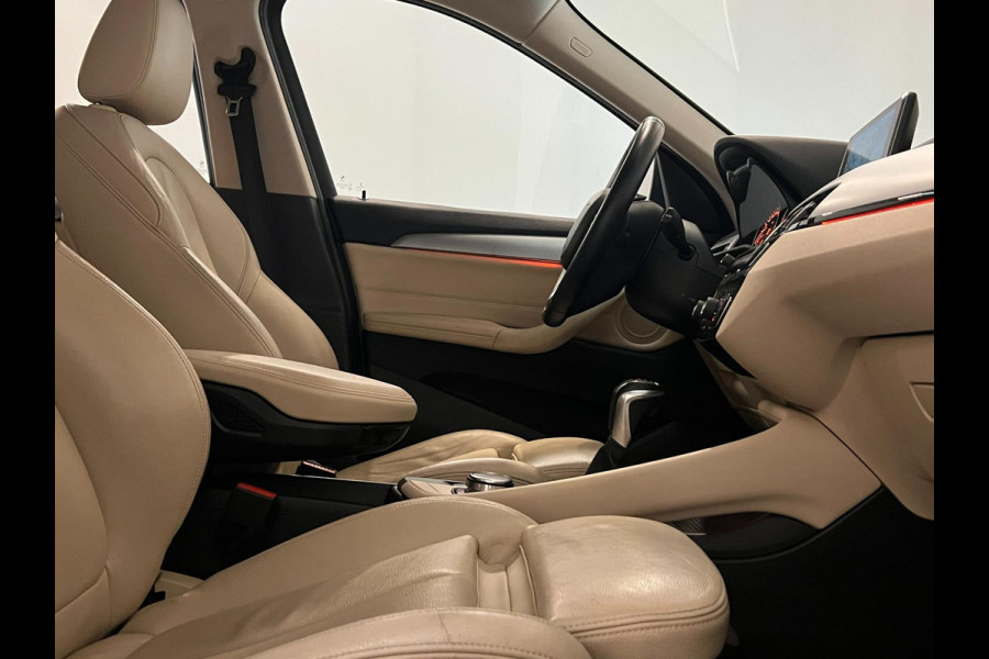 BMW X1 SDrive20i High Exe / NL-auto / Leder / Headup / Keyless