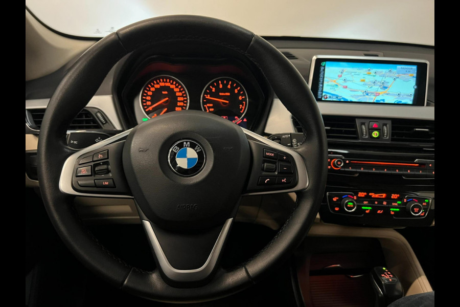 BMW X1 SDrive20i High Exe / NL-auto / Leder / Headup / Keyless