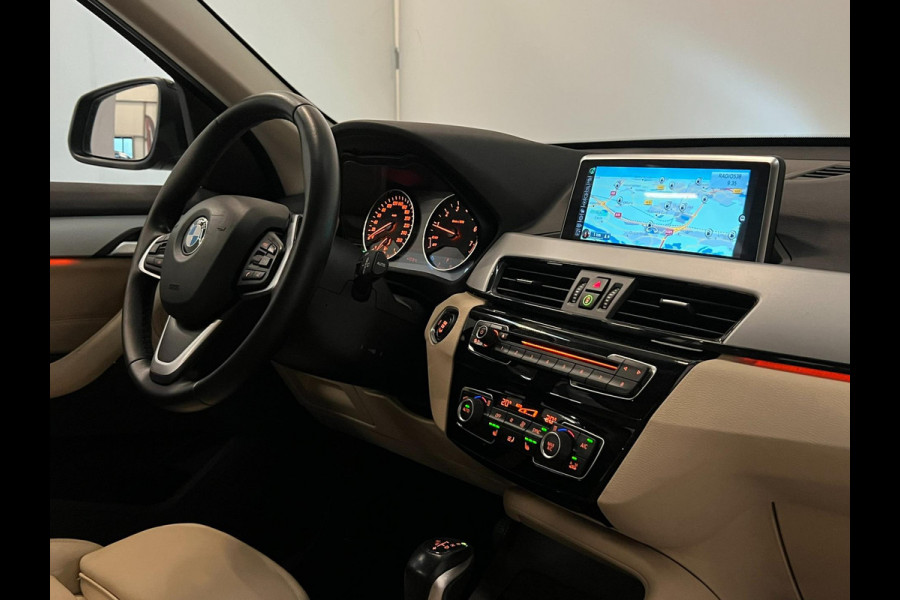 BMW X1 SDrive20i High Exe / NL-auto / Leder / Headup / Keyless