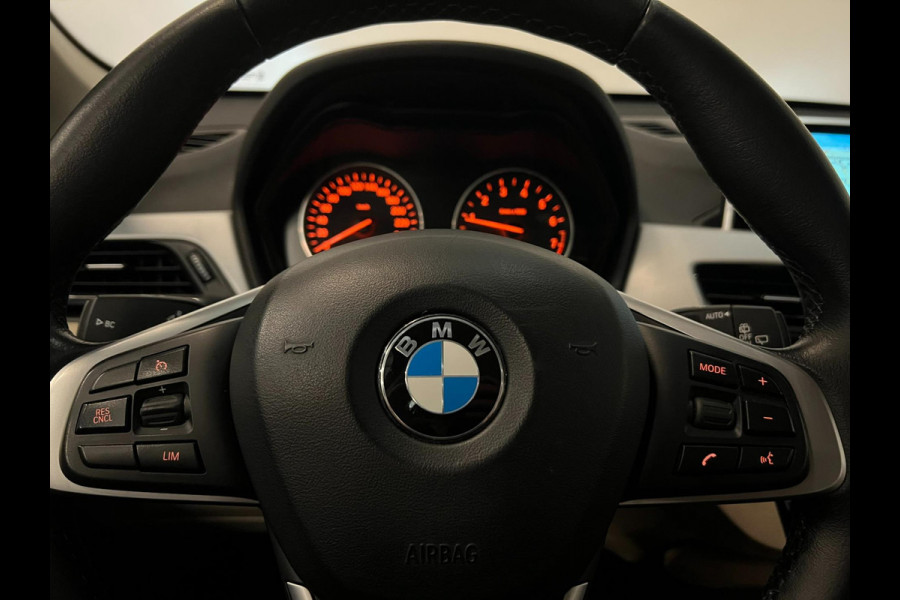 BMW X1 SDrive20i High Exe / NL-auto / Leder / Headup / Keyless