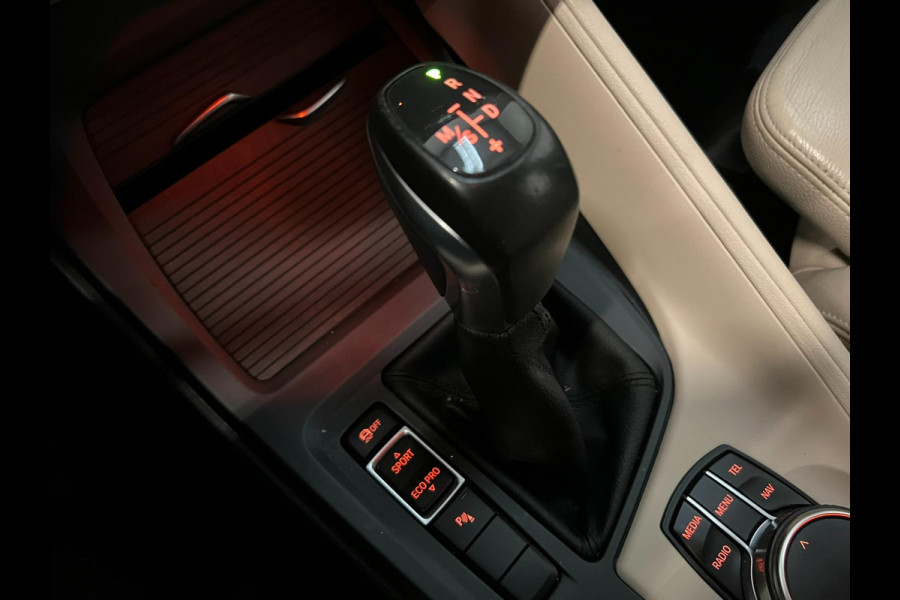 BMW X1 SDrive20i High Exe / NL-auto / Leder / Headup / Keyless