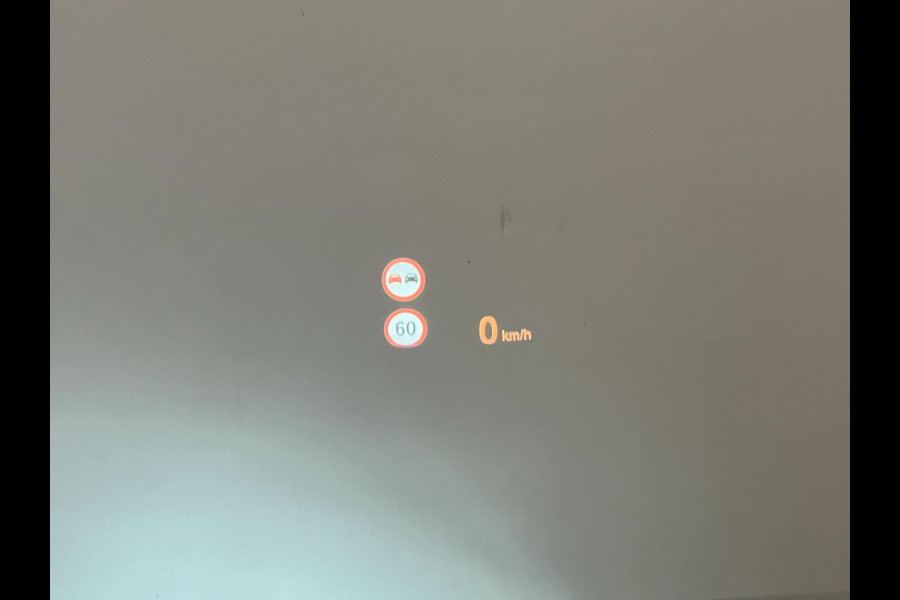 BMW X1 SDrive20i High Exe / NL-auto / Leder / Headup / Keyless