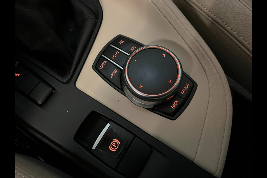 BMW X1 SDrive20i High Exe / NL-auto / Leder / Headup / Keyless