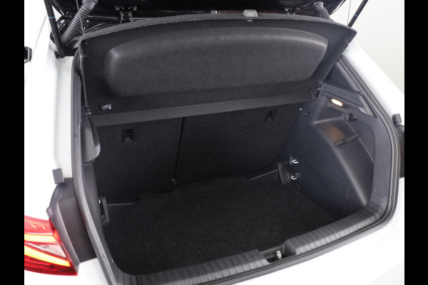 Škoda Fabia 1.0 TSI Monte Carlo 95 pk | Verlengde garantie | Navigatie via App | Parkeersensoren | Achteruitrijcamera | Stoelverwarming | Škoda Fabia 1.0 TSI Monte Carlo 95 pk | Verlengde garantie | Navigatie via App | Parkeersensoren | Achteruitrijcamera | Stoelverwarming |