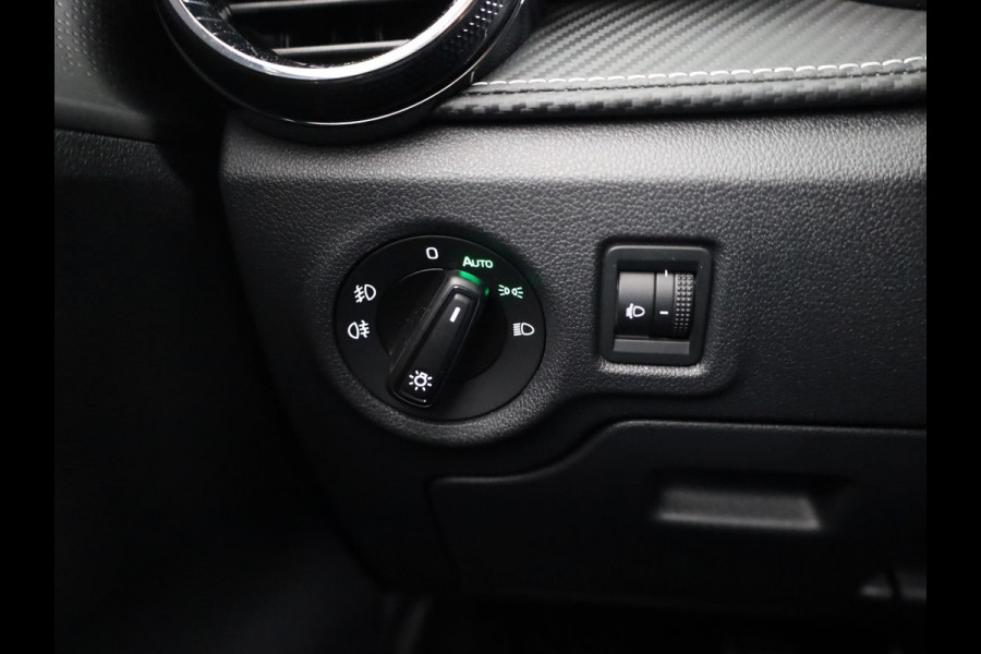 Škoda Fabia 1.0 TSI Monte Carlo 95 pk | Verlengde garantie | Navigatie via App | Parkeersensoren | Achteruitrijcamera | Stoelverwarming | Škoda Fabia 1.0 TSI Monte Carlo 95 pk | Verlengde garantie | Navigatie via App | Parkeersensoren | Achteruitrijcamera | Stoelverwarming |