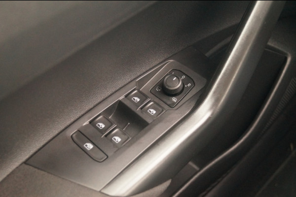 Volkswagen Taigo 1.0 TSI 110pk DSG Life Business -NAVI-LED-ECC-CAM-PDC- Volkswagen Taigo 1.0 TSI 110pk DSG Life Business -NAVI-LED-ECC-CAM-PDC-