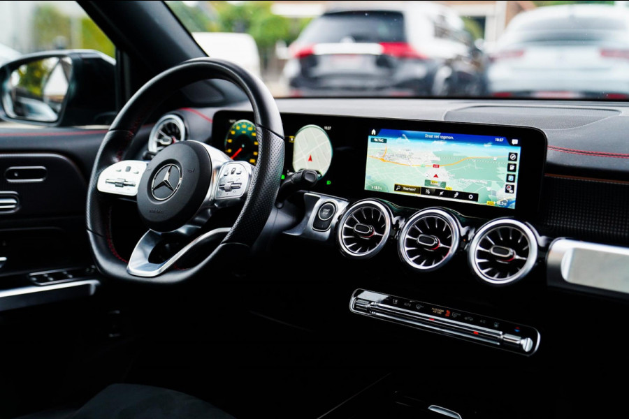 Mercedes-Benz EQB 250+ Business Edition 71 kWh | SOH 100% | Pano | Elektrisch verstelbare memorystoelen | Carbon | Leder/Alcantara Mercedes-Benz EQB 250+ Business Edition 71 kWh | SOH 100% | Pano | Elektrisch verstelbare memorystoelen | Carbon | Leder/Alcantara
