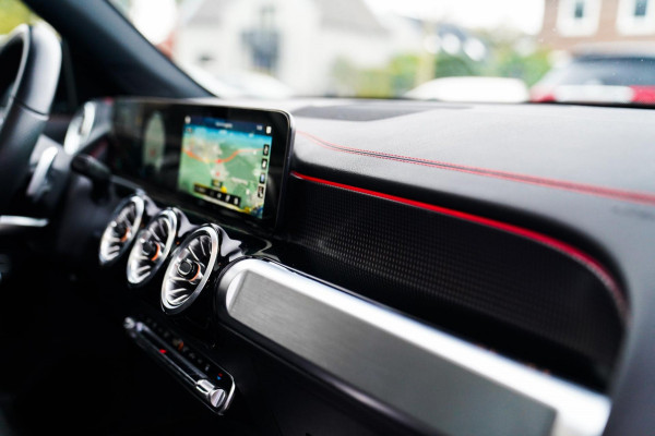 Mercedes-Benz EQB 250+ Business Edition 71 kWh | SOH 100% | Pano | Elektrisch verstelbare memorystoelen | Carbon | Leder/Alcantara Mercedes-Benz EQB 250+ Business Edition 71 kWh | SOH 100% | Pano | Elektrisch verstelbare memorystoelen | Carbon | Leder/Alcantara