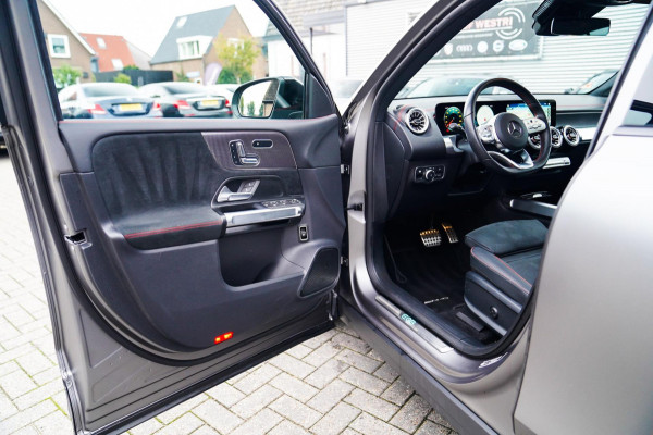 Mercedes-Benz EQB 250+ Business Edition 71 kWh | SOH 100% | Pano | Elektrisch verstelbare memorystoelen | Carbon | Leder/Alcantara Mercedes-Benz EQB 250+ Business Edition 71 kWh | SOH 100% | Pano | Elektrisch verstelbare memorystoelen | Carbon | Leder/Alcantara