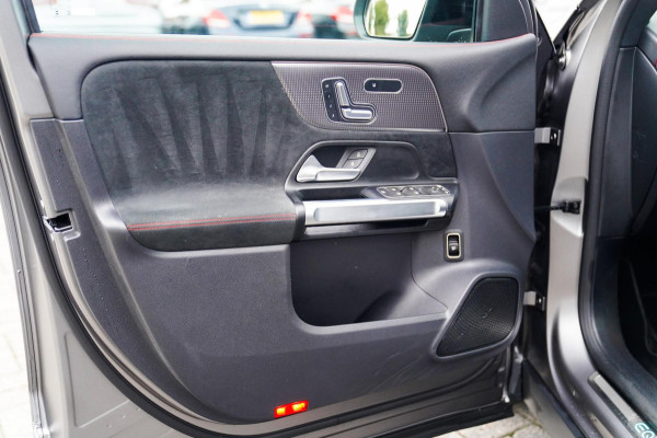 Mercedes-Benz EQB 250+ Business Edition 71 kWh | SOH 100% | Pano | Elektrisch verstelbare memorystoelen | Carbon | Leder/Alcantara Mercedes-Benz EQB 250+ Business Edition 71 kWh | SOH 100% | Pano | Elektrisch verstelbare memorystoelen | Carbon | Leder/Alcantara