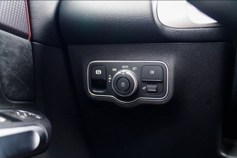 Mercedes-Benz EQB 250+ Business Edition 71 kWh | SOH 100% | Pano | Elektrisch verstelbare memorystoelen | Carbon | Leder/Alcantara Mercedes-Benz EQB 250+ Business Edition 71 kWh | SOH 100% | Pano | Elektrisch verstelbare memorystoelen | Carbon | Leder/Alcantara