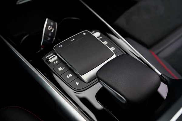 Mercedes-Benz EQB 250+ Business Edition 71 kWh | SOH 100% | Pano | Elektrisch verstelbare memorystoelen | Carbon | Leder/Alcantara Mercedes-Benz EQB 250+ Business Edition 71 kWh | SOH 100% | Pano | Elektrisch verstelbare memorystoelen | Carbon | Leder/Alcantara