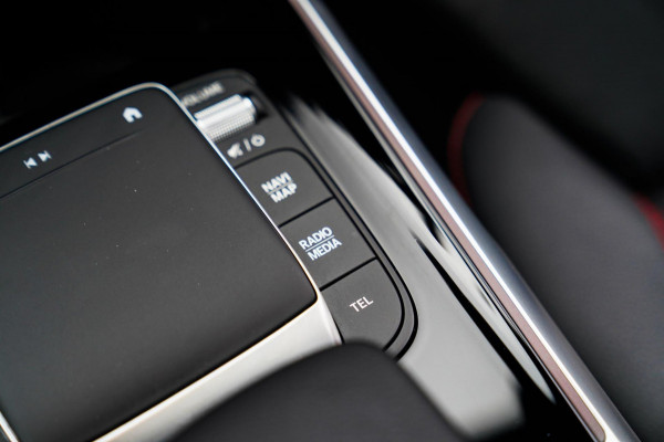 Mercedes-Benz EQB 250+ Business Edition 71 kWh | SOH 100% | Pano | Elektrisch verstelbare memorystoelen | Carbon | Leder/Alcantara Mercedes-Benz EQB 250+ Business Edition 71 kWh | SOH 100% | Pano | Elektrisch verstelbare memorystoelen | Carbon | Leder/Alcantara