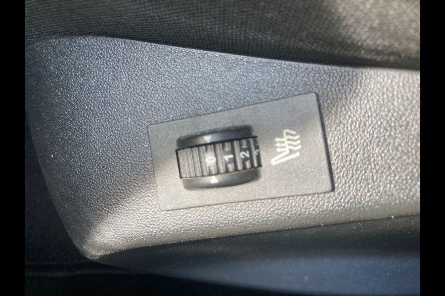Peugeot 208 1.2 PureTech Allure Schuif/kanteldak! Apple Carplay