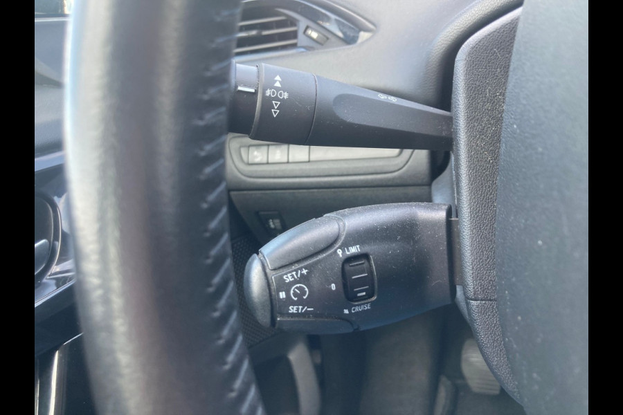 Peugeot 208 1.2 PureTech Allure Schuif/kanteldak! Apple Carplay