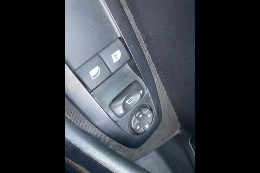 Peugeot 208 1.2 PureTech Allure Schuif/kanteldak! Apple Carplay